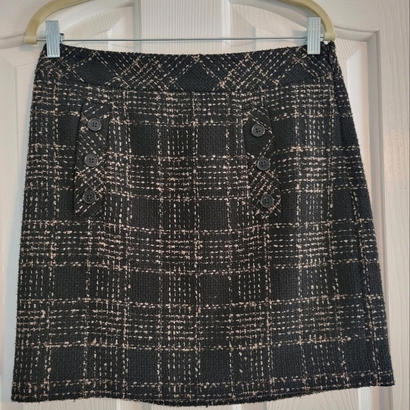LOFT Dresses & Skirts - LOFT Tan and black plaid skirt